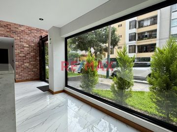 Se Vende Hermoso Departamento De Estreno De 3 Dormitorios Y 3 Baños Completos En La Aurora - Surco