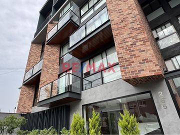 Se Vende Hermoso Departamento De Estreno De 3 Dormitorios Y 3 Baños Completos En La Aurora - Surco