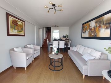 No para cualquiera, hermoso dúplex con cochera doble en venta, en Miraflores