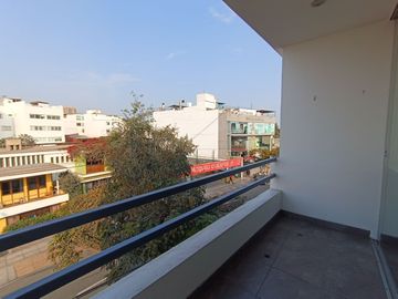 No para cualquiera, hermoso dúplex con cochera doble en venta, en Miraflores