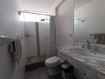No para cualquiera, hermoso dúplex con cochera doble en venta, en Miraflores
