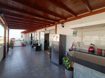 No para cualquiera, hermoso dúplex con cochera doble en venta, en Miraflores