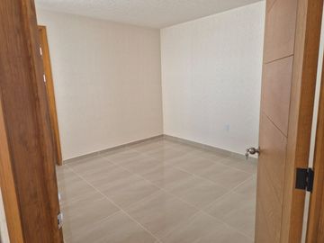 Venta de Casa Nueva con 4 recamaras y 4 baños en Fraccionamiento Granjas Banthi