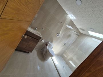 Venta de Casa Nueva con 4 recamaras y 4 baños en Fraccionamiento Granjas Banthi