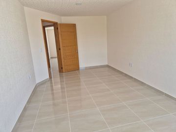 Venta de Casa Nueva con 4 recamaras y 4 baños en Fraccionamiento Granjas Banthi