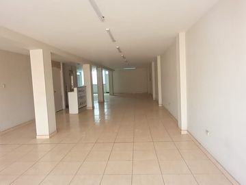 SE VENDE EDIFICIO DE 5 PISOS EN PLENA PANAMERICANA NORTE - PUENTE PIEDRA