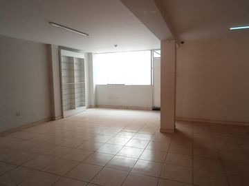 SE VENDE EDIFICIO DE 5 PISOS EN PLENA PANAMERICANA NORTE - PUENTE PIEDRA