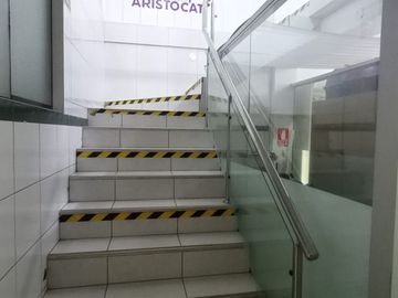 SE VENDE EDIFICIO DE 5 PISOS EN PLENA PANAMERICANA NORTE - PUENTE PIEDRA