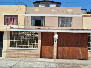 VENDO CASA EN LA PERLA - URB SIMA