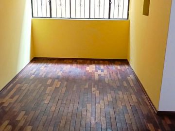 🏡 Casa de 2 pisos en San Bartolo – 3 habitaciones, patio y excelente ubicación 🔑