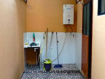 🏡 Casa de 2 pisos en San Bartolo – 3 habitaciones, patio y excelente ubicación 🔑