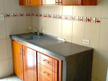 🏡 Casa de 2 pisos en San Bartolo – 3 habitaciones, patio y excelente ubicación 🔑