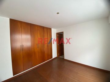 Se Vende Departamento En Tambo De Monterrico - Santiago De Surco