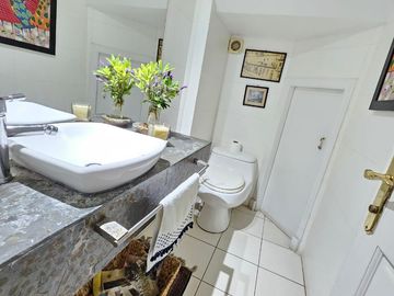 BROKER BOSQUES COND. 3D-5B-3EST-PATIO 2 SALAS DE ESTAR