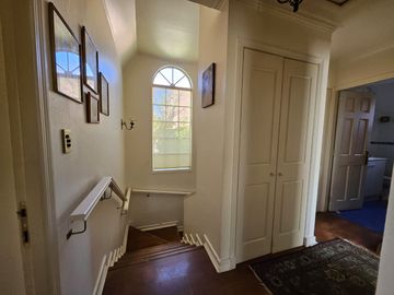 BROKER BOSQUES COND. 3D-5B-3EST-PATIO 2 SALAS DE ESTAR