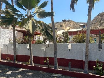 VENTA CASA DE PLAYA EN ZORRITOS. ALT. KM 1228. LADO CERRO. PANAMERICANA NORTE