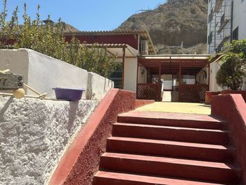 VENTA CASA DE PLAYA EN ZORRITOS. ALT. KM 1228. LADO CERRO. PANAMERICANA NORTE