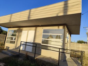 Vende Local Comercial de 64 m2, 2 habitaciones, 2 baños, en Portal Los Jardines, Linares