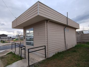 Vende Local Comercial de 64 m2, 2 habitaciones, 2 baños, en Portal Los Jardines, Linares