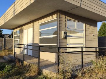 Vende Local Comercial de 64 m2, 2 habitaciones, 2 baños, en Portal Los Jardines, Linares