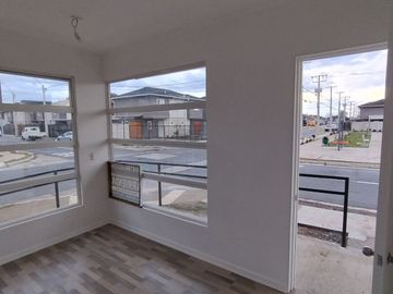Vende Local Comercial de 64 m2, 2 habitaciones, 2 baños, en Portal Los Jardines, Linares