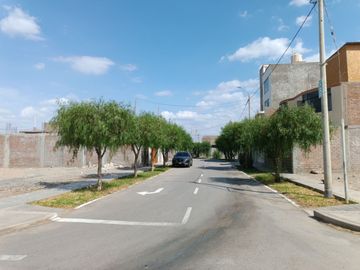 Se vende terreno de 120 m2 en Praderas de San Antonio, justo al lado de la Urb. Residencial San Carlos