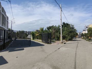 Se vende terreno de 120 m2 en Praderas de San Antonio, justo al lado de la Urb. Residencial San Carlos