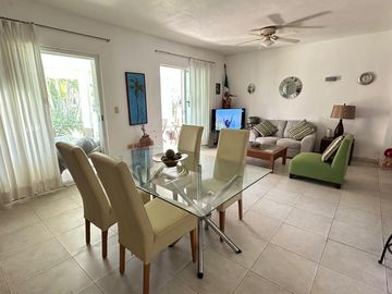 SE VENDE CASA EN PLAYA CAR FASE II CONDOMINIO PALMA REAL