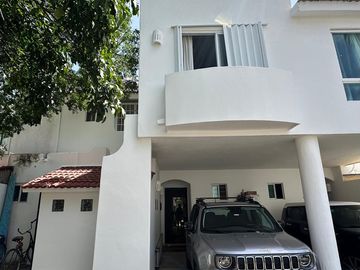 SE VENDE CASA EN PLAYA CAR FASE II CONDOMINIO PALMA REAL