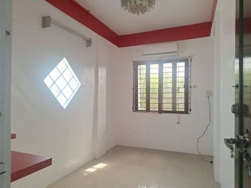 2 Storey House with 2 Door Apartment and Roof deck For Sale Singalong Manila