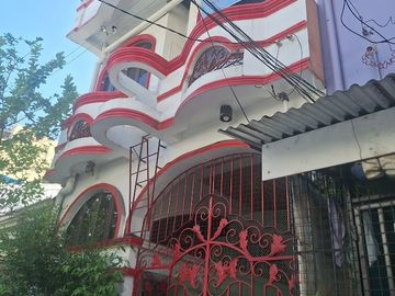 2 Storey House with 2 Door Apartment and Roof deck For Sale Singalong Manila