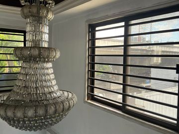 2 Storey House with 2 Door Apartment and Roof deck For Sale Singalong Manila