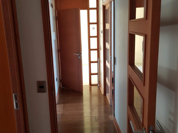 Ampli departamento en Isla Teja, Los Robles 1100