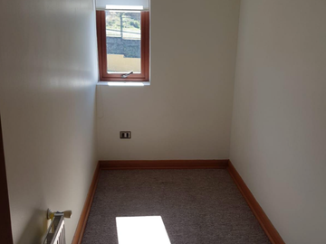 Ampli departamento en Isla Teja, Los Robles 1100