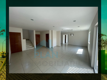 Bonita Casa en Venta en Puerta Real