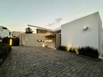 Casa Exclusiva con Vista Arbolada, Sauna Privado y Diseño de Legarreta en La Estadía