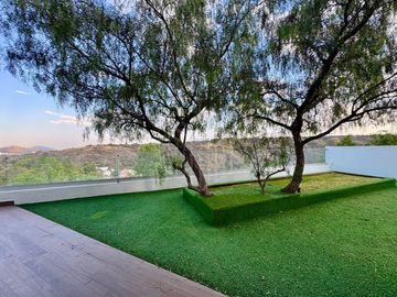 Casa Exclusiva con Vista Arbolada, Sauna Privado y Diseño de Legarreta en La Estadía