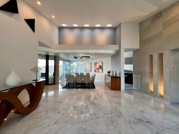 Casa Exclusiva con Vista Arbolada, Sauna Privado y Diseño de Legarreta en La Estadía