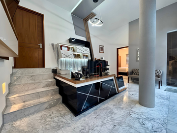 Casa Exclusiva con Vista Arbolada, Sauna Privado y Diseño de Legarreta en La Estadía