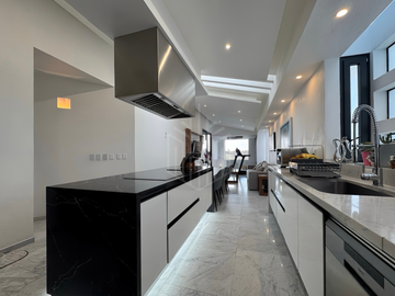 Casa Exclusiva con Vista Arbolada, Sauna Privado y Diseño de Legarreta en La Estadía