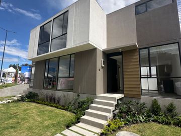 CASA EN VENTA TUMBACO SECTOR HILACRIL