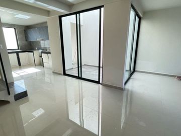 Casa Moderna Nueva En Venta,  De Tres Niveles, En Hacienda Barbabosa, A 5 Min De C.u. Y De La Estación Del Tren, A 15 Min Del Centro De Toluca  Y De M