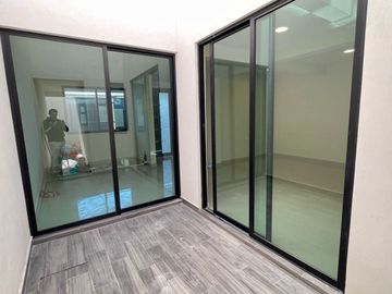 Casa Moderna Nueva En Venta,  De Tres Niveles, En Hacienda Barbabosa, A 5 Min De C.u. Y De La Estación Del Tren, A 15 Min Del Centro De Toluca  Y De M