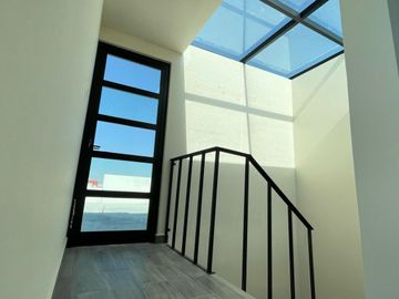 Casa Moderna Nueva En Venta,  De Tres Niveles, En Hacienda Barbabosa, A 5 Min De C.u. Y De La Estación Del Tren, A 15 Min Del Centro De Toluca  Y De M