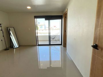 Casa Moderna Nueva En Venta,  De Tres Niveles, En Hacienda Barbabosa, A 5 Min De C.u. Y De La Estación Del Tren, A 15 Min Del Centro De Toluca  Y De M