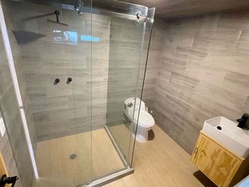 Casa Moderna Nueva En Venta,  De Tres Niveles, En Hacienda Barbabosa, A 5 Min De C.u. Y De La Estación Del Tren, A 15 Min Del Centro De Toluca  Y De M