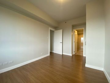 FOR SALE - Bare Brand New Corner Unit with Balcony in The Arton by Rockwell, Quezon City