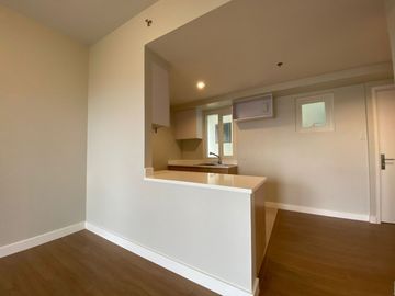 FOR SALE - Bare Brand New Corner Unit with Balcony in The Arton by Rockwell, Quezon City