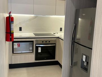 SUITE EN VENTA AV. REPUBLICA DEL SALVADOR CERCA AL PARQUE LA CAROLINA