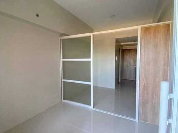 RESORT STYLE CONDOMINIUM FOR SALE IN AGUS LAPULAPU CITY NEAR BEACHES